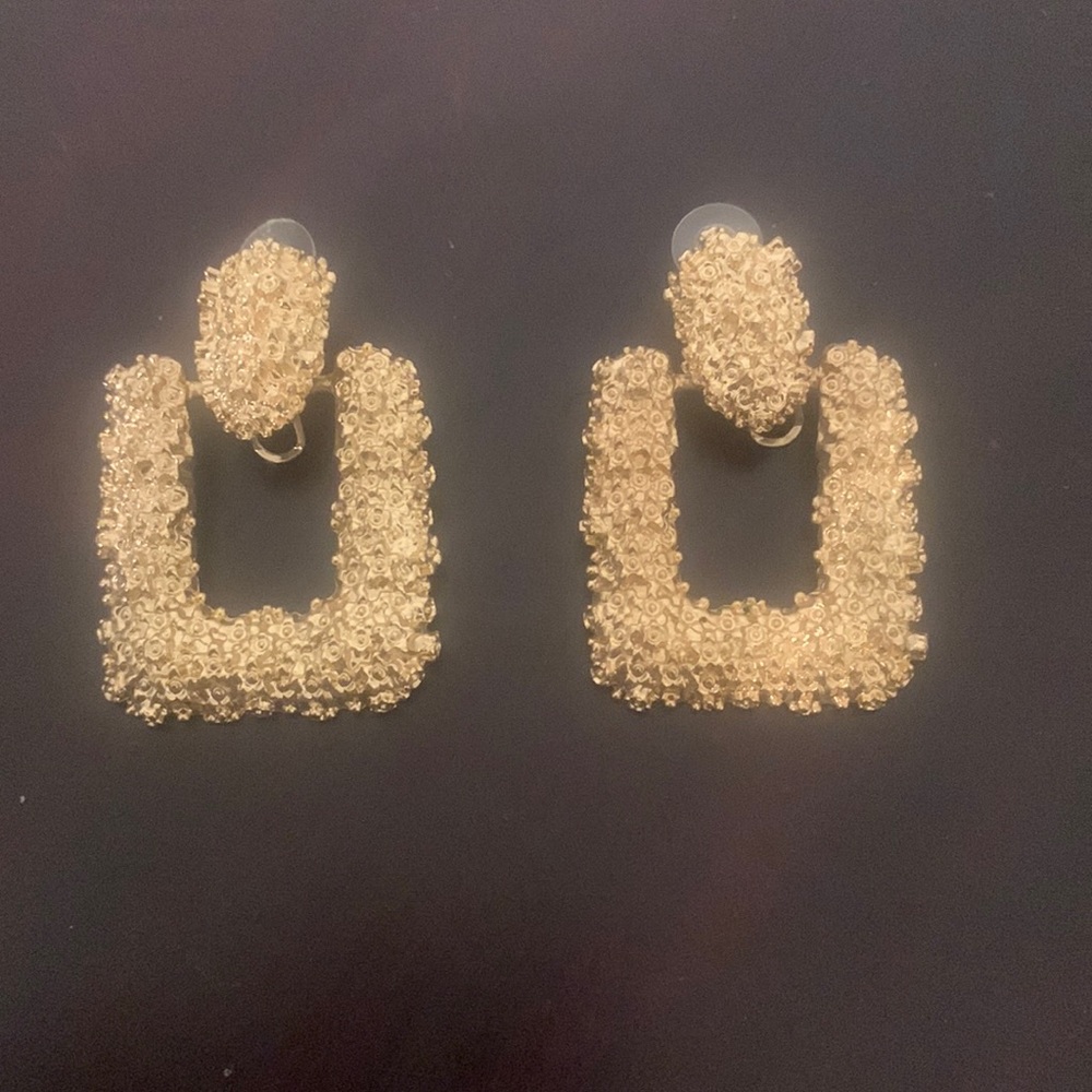 Beautiful gold Zara statement earrings!